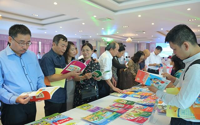 Việc biên soạn sách giáo khoa Tiếng Anh đang được nhiều người quan tâm. (Ảnh minh họa: Baohungyen.vn) Việc biên soạn sách giáo khoa Tiếng Anh đang được nhiều người quan tâm. (Ảnh minh họa: Baohungyen.vn)