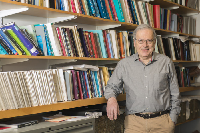 Ngày 13/1 tới đây, Giáo sư Leslie Valiant sẽ tham gia hội thảo về khoa học máy tính, học máy, trí tuệ nhân tạo do Quỹ Đổi mới sáng tạo Vingroup (VINIF), Viện Nghiên cứu dữ liệu lớn (VINBDI) tổ chức. Ngày 13/1 tới đây, Giáo sư Leslie Valiant sẽ tham gia hội thảo về khoa học máy tính, học máy, trí tuệ nhân tạo do Quỹ Đổi mới sáng tạo Vingroup (VINIF), Viện Nghiên cứu dữ liệu lớn (VINBDI) tổ chức.