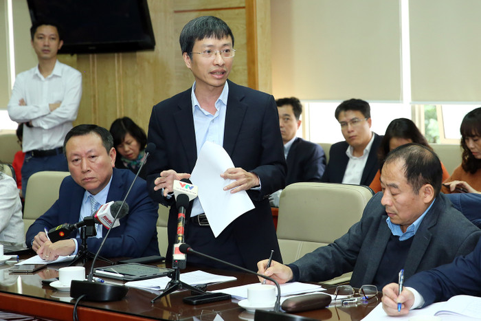 Nhiều ý kiến tại cuộc họp thống nhất nhận định tình hình dịch ở Việt Nam trong tầm kiểm soát. Ảnh: VGP/Đình Nam Nhiều ý kiến tại cuộc họp thống nhất nhận định tình hình dịch ở Việt Nam trong tầm kiểm soát. Ảnh: VGP/Đình Nam