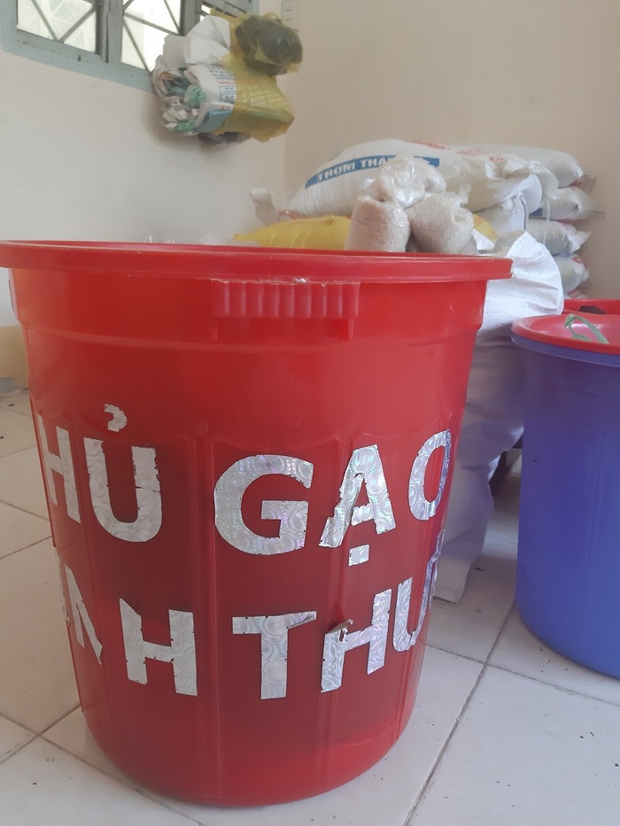 "Hũ gạo tình thương, tiếp sức tới trường" là hoạt động ý nghĩa, khuyến khích tinh thần ham học của các em học sinh "Hũ gạo tình thương, tiếp sức tới trường" là hoạt động ý nghĩa, khuyến khích tinh thần ham học của các em học sinh