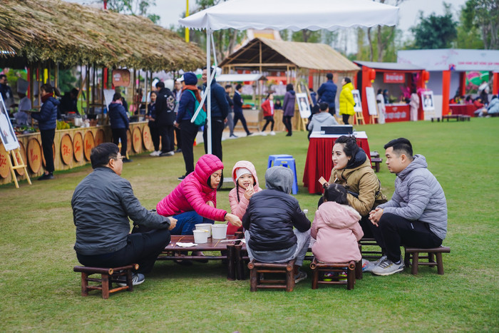 Lễ hội đem tới những phút giây hạnh phúc cho các gia đình cư dân Vinhomes. Sự gắn kết giữa các thế hệ chính là giá trị cốt lõi gìn giữ nét đẹp văn hóa dân tộc. Lễ hội đem tới những phút giây hạnh phúc cho các gia đình cư dân Vinhomes. Sự gắn kết giữa các thế hệ chính là giá trị cốt lõi gìn giữ nét đẹp văn hóa dân tộc.