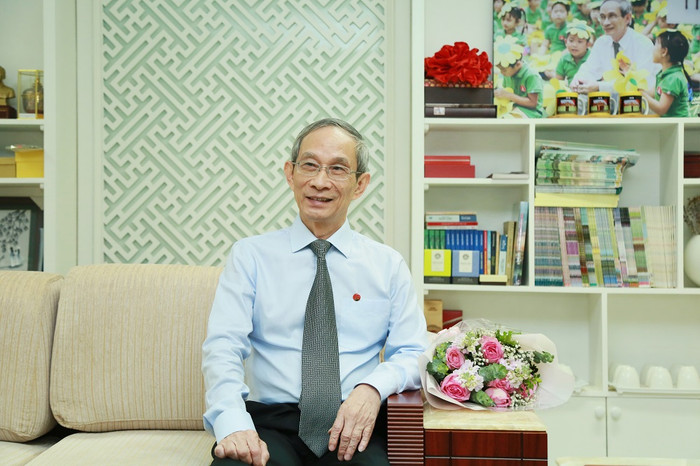 Chân dung nhà giáo Nguyễn Xuân Khang - Hiệu trưởng Trường Marie Curie, Hà Nội