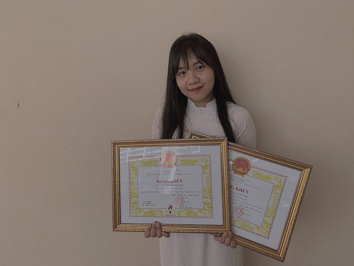 Bạn Hoàng Ngọc Mỹ Tiên nhận Bằng khen của Chủ tịch Uỷ ban nhân dân tỉnh Bà Rịa - Vũng Tàu Bạn Hoàng Ngọc Mỹ Tiên nhận Bằng khen của Chủ tịch Uỷ ban nhân dân tỉnh Bà Rịa - Vũng Tàu