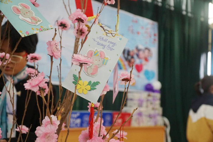 Hi vọng những hoạt động của nhóm Cầu vồng sẽ khuyến khích các em nhiều hơn nữa trong cuộc sống và trong học tập. Hi vọng những hoạt động của nhóm Cầu vồng sẽ khuyến khích các em nhiều hơn nữa trong cuộc sống và trong học tập.