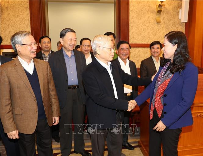 Tổng Bí thư, Chủ tịch nước Nguyễn Phú Trọng với các đồng chí thành viên Ban Chỉ đạo dự phiên họp. Ảnh: Trí Dũng/TTXVN Tổng Bí thư, Chủ tịch nước Nguyễn Phú Trọng với các đồng chí thành viên Ban Chỉ đạo dự phiên họp. Ảnh: Trí Dũng/TTXVN