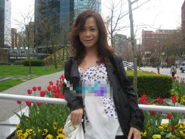 Di Yến Quỳnh rất ít khi xuất hiện với khuôn mặt mộc. Tuy nhiên, so với lúc trang điểm thì khuôn mặt cô cũng không khác nhiều. Di Yến Quỳnh rất ít khi xuất hiện với khuôn mặt mộc. Tuy nhiên, so với lúc trang điểm thì khuôn mặt cô cũng không khác nhiều.