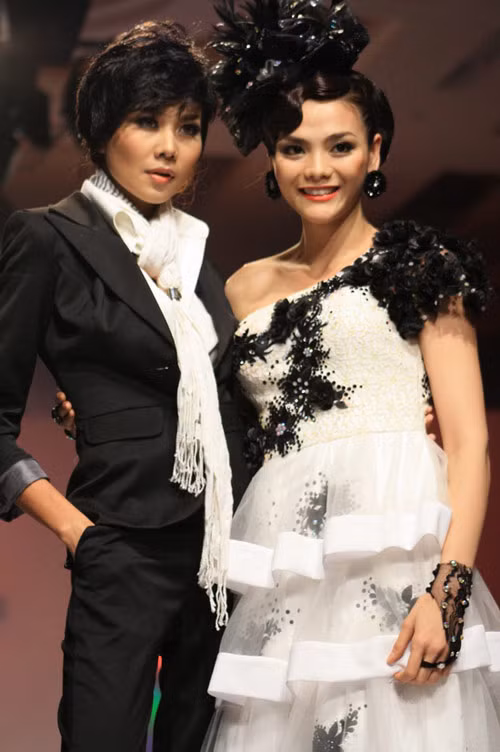 Có thể nói, chọn đúng kiểu tóc đã giúp siêu mẫu hàng đầu Việt Nam thành công trong nhiều tạo hình ấn tượng trên sàn catwalk.