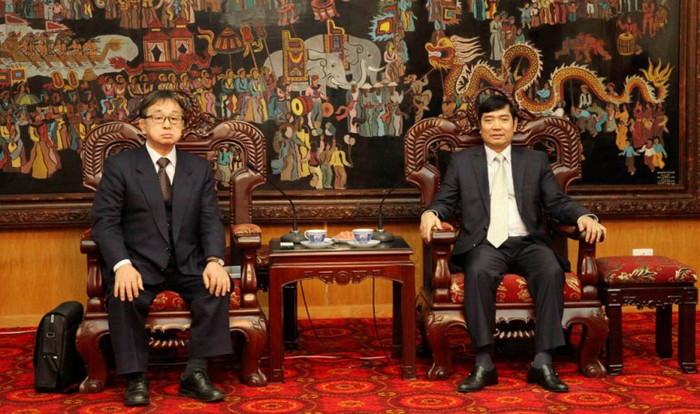 Đồng chí Phùng Quang Hùng, Phó Bí thư Tỉnh ủy, Chủ tịch UBND tỉnh tiếp và làm việc với Đoàn doanh nghiệp Nhật Bản do Ông Deguchi - Chủ tịch Hiệp hội phát triển khu vực Đông Bắc và Vùng Kanto làm Trưởng đoàn về việc vận động vốn ODA để đầu tư xây dựng Bệnh viện đa khoa tỉnh. Ảnh: Dương Chung Đồng chí Phùng Quang Hùng, Phó Bí thư Tỉnh ủy, Chủ tịch UBND tỉnh tiếp và làm việc với Đoàn doanh nghiệp Nhật Bản do Ông Deguchi - Chủ tịch Hiệp hội phát triển khu vực Đông Bắc và Vùng Kanto làm Trưởng đoàn về việc vận động vốn ODA để đầu tư xây dựng Bệnh viện đa khoa tỉnh. Ảnh: Dương Chung