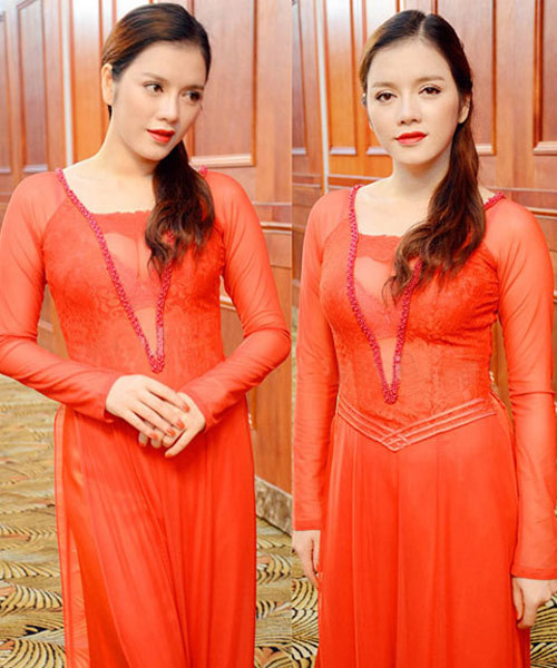 Lý Nhã Kỳ khoe khe ngực khoe cả nội y trong lớp vải trong suốt. Bên cạnh đó, gam màu đỏ nóng càng khiến hình ảnh của bà chủ kim cương thêm đốt mắt những người xung quanh Lý Nhã Kỳ khoe khe ngực khoe cả nội y trong lớp vải trong suốt. Bên cạnh đó, gam màu đỏ nóng càng khiến hình ảnh của bà chủ kim cương thêm đốt mắt những người xung quanh