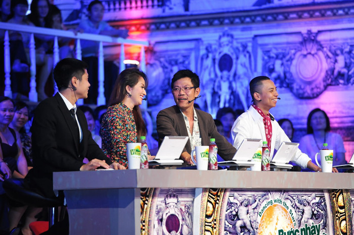 Hình ảnh muốn ngắm nhất của Khánh Thi - tinh tế trong bộ áo dài truyền thông. Hình ảnh muốn ngắm nhất của Khánh Thi - tinh tế trong bộ áo dài truyền thông.