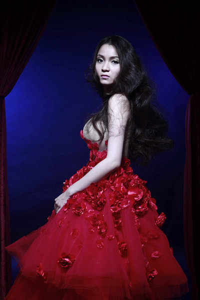 Bộ ảnh được thực hiện bởi stylist Trupi và Tú Tạ. Bộ ảnh được thực hiện bởi stylist Trupi và Tú Tạ.