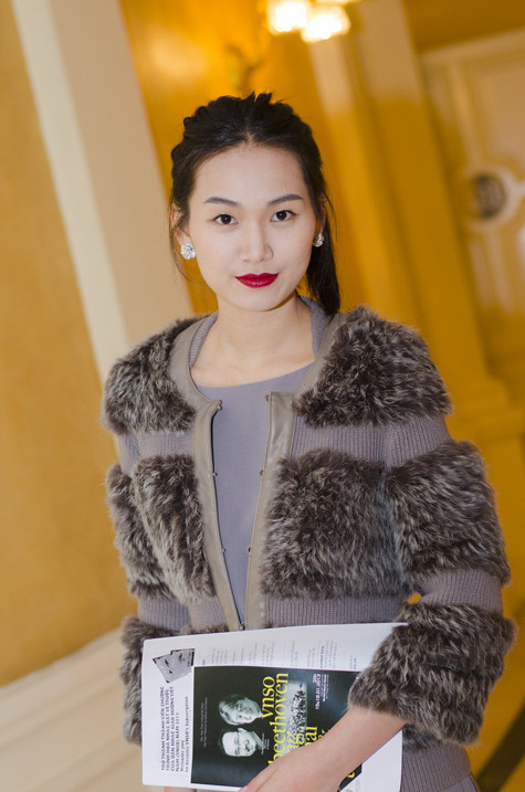 Tống Diệu Hằng rất thần tượng nghệ sĩ Đặng Thái Sơn và đó là lý do khiến cô nhất định phải có mặt ở Hà Nội để xem ông biểu diễn. Tống Diệu Hằng rất thần tượng nghệ sĩ Đặng Thái Sơn và đó là lý do khiến cô nhất định phải có mặt ở Hà Nội để xem ông biểu diễn.