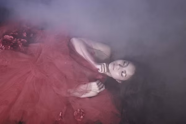 Thủy Top chia sẻ, quãng thời gian du học truyền thông tại Mỹ đã làm cô thay đổi nhiều về cách sống và quan điểm nghệ thuật. Cô muốn khẳng định tài năng của bản thân chứ không dùng vẻ ngoài để tìm kiếm sự nổi tiếng.