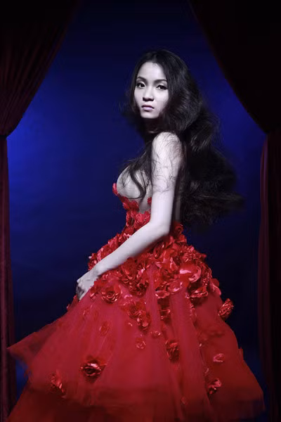 Bộ ảnh được thực hiện bởi stylist Trupi và Tú Tạ.