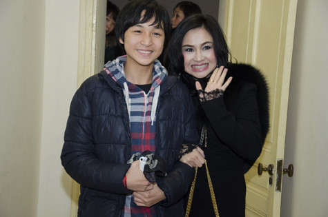 Thanh Lam tươi cười trước ống kính phóng viên. Thanh Lam tươi cười trước ống kính phóng viên.