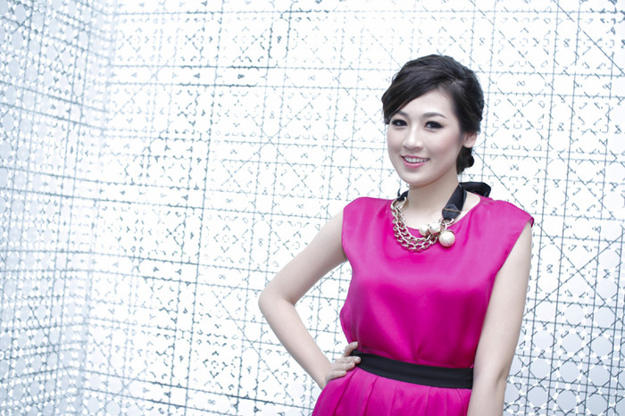 Dương Tú Anh sở hữu khuôn mặt tròn đầy, phúc hậu. Dương Tú Anh sở hữu khuôn mặt tròn đầy, phúc hậu.