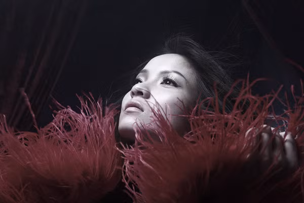 Vào đầu tháng 9 năm ngoái, trong lần về thăm gia đình, Thủy Top đã tranh thủ phát hành single "Ký ức của tôi", đánh dấu sự tái xuất của cô với âm nhạc.