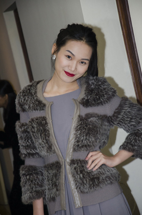 Cô gái 9x này đặc biệt say mê nhạc cổ điển. Giữa thời trang và âm nhạc, cô mê âm nhạc hơn, khi ra nước ngoài, cô thích thú việc đến nhà hát xem hòa nhạc hơn việc la cà shopping. Cô gái 9x này đặc biệt say mê nhạc cổ điển. Giữa thời trang và âm nhạc, cô mê âm nhạc hơn, khi ra nước ngoài, cô thích thú việc đến nhà hát xem hòa nhạc hơn việc la cà shopping.