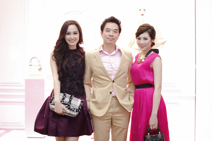 Dù chưa tùng thừa nhận là người yêu nhưng Mai Phương Thúy và Benny Ng luôn dính nhau như sam ở các sự kiện. Dù chưa tùng thừa nhận là người yêu nhưng Mai Phương Thúy và Benny Ng luôn dính nhau như sam ở các sự kiện.