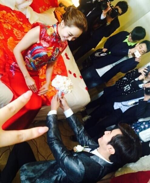 Cao Tử Kỳ tặng hoa cô dâu Cao Tử Kỳ tặng hoa cô dâu