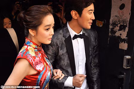 Cặp đôi hạnh phúc tổ chức hôn lễ tại Trung Quốc.