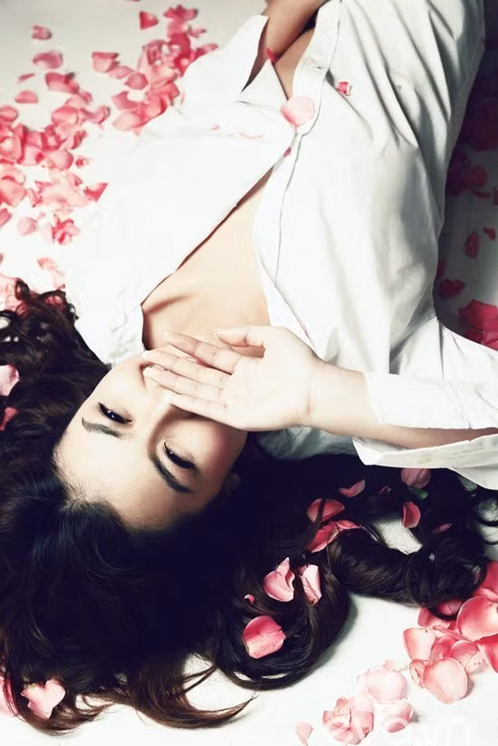 Cô cũng nhấn mạnh phương châm: "Hãy để tâm lý mình thật thoải mái trước giờ G". Có lẽ vì thế, Hồng Quế mạnh dạn "đóng sách vở lại" và lên facebook... giải khuây.