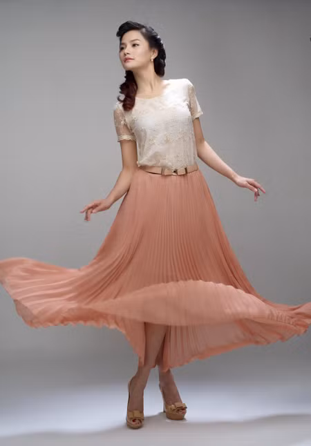 Vũ Thu Phương cho biết thêm: "Nếu chỉ là một Vũ Thu Phương bình thường, tôi chưa chắc muốn lấy một người đàn ông từng có gia đình. Nhưng với những khó khăn tôi từng trải qua trong đời, với những gì tôi quan sát được từ cuộc sống, tôi lại thích người từng đổ vỡ hơn."