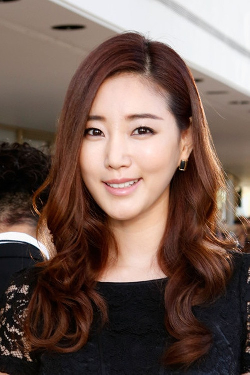 Kim Sa Rang trẻ trung đến ngỡ ngàng khi ở tuổi 35