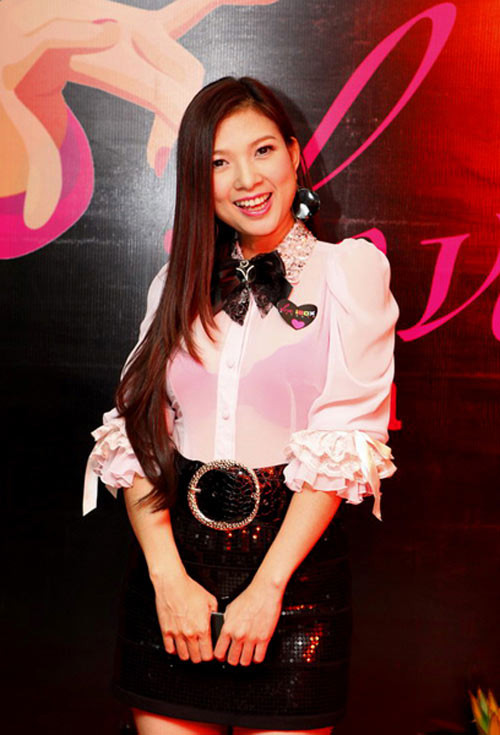 Cách chọn nội y màu quá nổi so với sơ mi mỏng là một tối kỵ trong thời trang