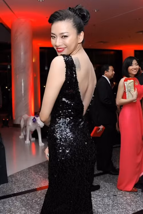 Ngô Thanh Vân có hình xăm cũng như vị trí xăm hình rất giống nữ minh tinh Angelina Jolie Ngô Thanh Vân có hình xăm cũng như vị trí xăm hình rất giống nữ minh tinh Angelina Jolie