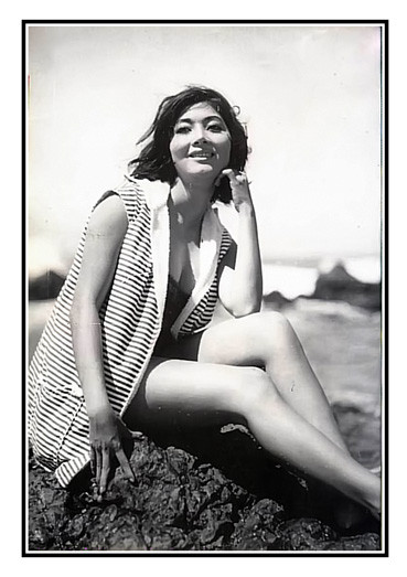 Và Thẩm Thúy Hằng là 2 hình tượng thời trang của phụ nữ Sài Gòn Và Thẩm Thúy Hằng là 2 hình tượng thời trang của phụ nữ Sài Gòn