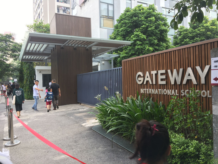 Bị cáo Quy cũng như dư luận đặt ra trách nhiệm trường Gateway ở đâu khi vụ việc xảy ra, giáo viên chủ nhiệm đã báo với trường về việc cháu L. vắng mặt, nhưng trường không liên lạc với gia đình. Ảnh: Vũ Phương. Bị cáo Quy cũng như dư luận đặt ra trách nhiệm trường Gateway ở đâu khi vụ việc xảy ra, giáo viên chủ nhiệm đã báo với trường về việc cháu L. vắng mặt, nhưng trường không liên lạc với gia đình. Ảnh: Vũ Phương.