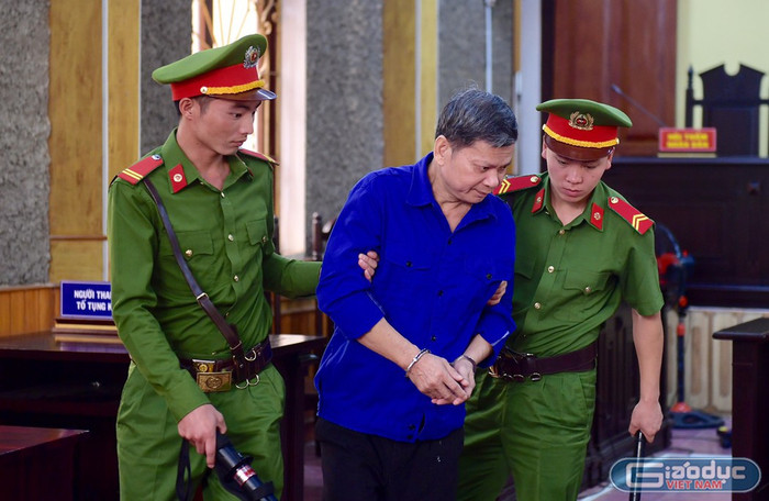 Ngày 28/6/2018, Lò Văn Huynh nhận của Nguyễn Ngọc Hà danh sách 2 thí sinh do Nguyễn Thị Hương nhờ xem điểm. Ảnh: V.P.