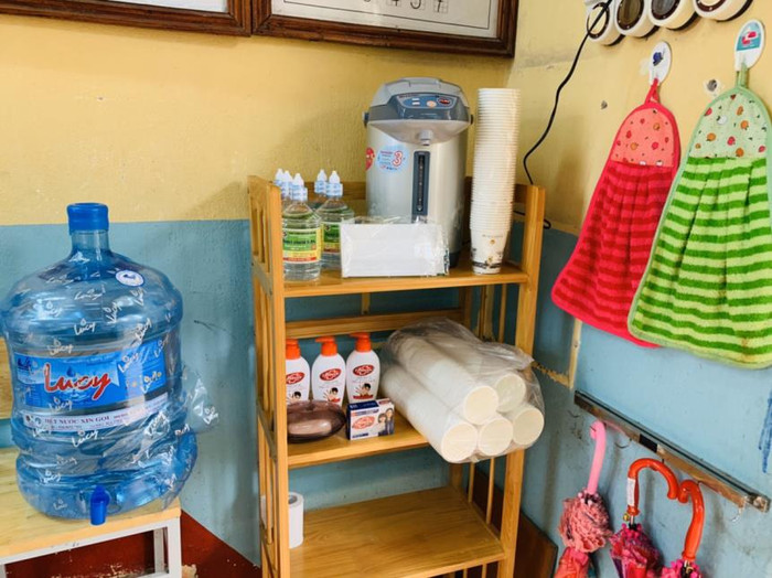 Nhiều trường học tại tỉnh Vĩnh Phúc chuẩn bị kỹ càng công tác phòng chống dịch Corona. Trong ảnh là góc chống dịch của Trường Tiểu học Đống Đa (Vĩnh Yên). Ảnh: Sở Giáo dục và Đào tạo Vĩnh Phúc. Nhiều trường học tại tỉnh Vĩnh Phúc chuẩn bị kỹ càng công tác phòng chống dịch Corona. Trong ảnh là góc chống dịch của Trường Tiểu học Đống Đa (Vĩnh Yên). Ảnh: Sở Giáo dục và Đào tạo Vĩnh Phúc.