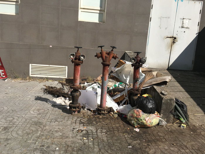 Hệ thống phòng cháy chữa cháy, công tác vệ sinh tại ký túc xá Mỹ Đình gần như tê liệt. Ảnh: Vũ Phương. Hệ thống phòng cháy chữa cháy, công tác vệ sinh tại ký túc xá Mỹ Đình gần như tê liệt. Ảnh: Vũ Phương.