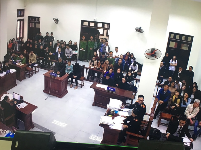 Viện kiểm sát đề nghị hội đồng xét xử tuyên phạt các bị cáo mức án cao nhất dành cho người đưa đón trẻ Nguyễn Bích Quy. Ảnh: V.P. Viện kiểm sát đề nghị hội đồng xét xử tuyên phạt các bị cáo mức án cao nhất dành cho người đưa đón trẻ Nguyễn Bích Quy. Ảnh: V.P.