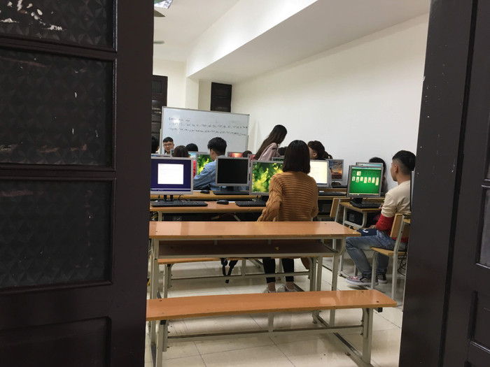 Một lớp tin học của Trường cao đẳng Công nghệ và Thương mại Hà Nội học tại phòng 307 Trường Cán bộ quản lý văn hóa thể thao và du lịch. Ảnh: Vũ Phương. Một lớp tin học của Trường cao đẳng Công nghệ và Thương mại Hà Nội học tại phòng 307 Trường Cán bộ quản lý văn hóa thể thao và du lịch. Ảnh: Vũ Phương.