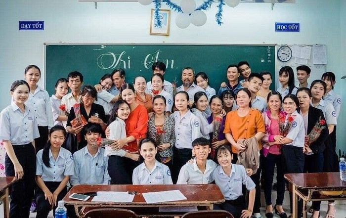 Hạnh phúc là khi những giây phút thiêng liêng nhất có cha mẹ, thầy cô và bạn bè (Ảnh: Nhân vật cung cấp) Hạnh phúc là khi những giây phút thiêng liêng nhất có cha mẹ, thầy cô và bạn bè (Ảnh: Nhân vật cung cấp)