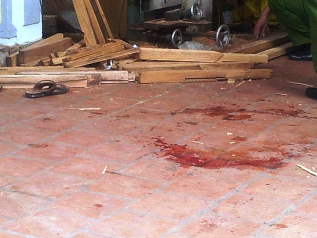 Hiện trường nơi ông Thắng bị chính đứa con trai của mình đánh đến nguy kịch. Hiện trường nơi ông Thắng bị chính đứa con trai của mình đánh đến nguy kịch.