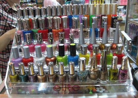 Các loại sơn móng tay nứt rẻ tiền bán trên thị trường