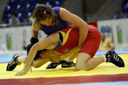 Diệu Ninh giành HCV dù liên tục bị trọng tài xử ép. Ảnh: Bóng đá +