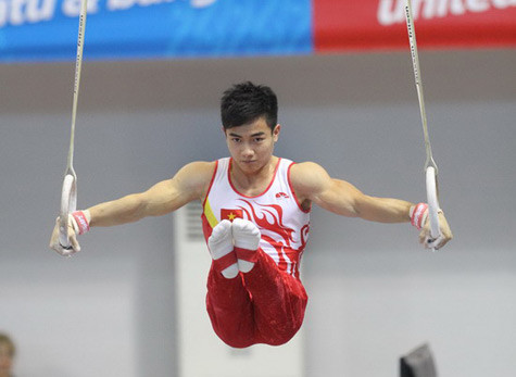 Phước Hưng liên tụng giành HCV. Ảnh: TTVH