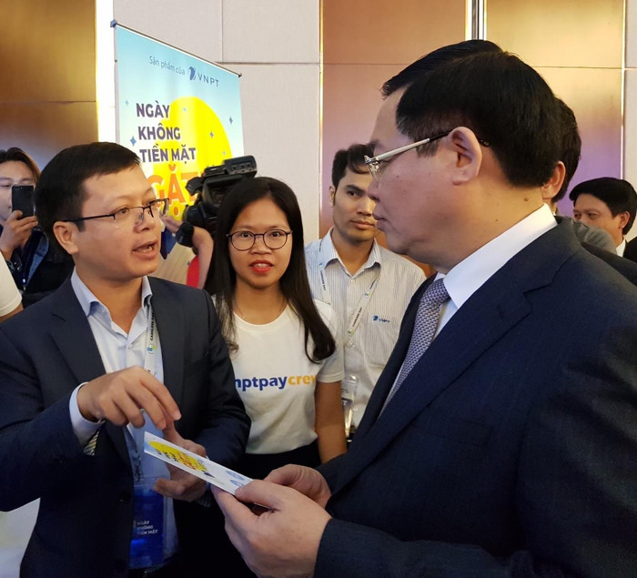 Phó Thủ tướng Vương Đình Huệ trao đổi về dịch vụ VNPT Pay Phó Thủ tướng Vương Đình Huệ trao đổi về dịch vụ VNPT Pay