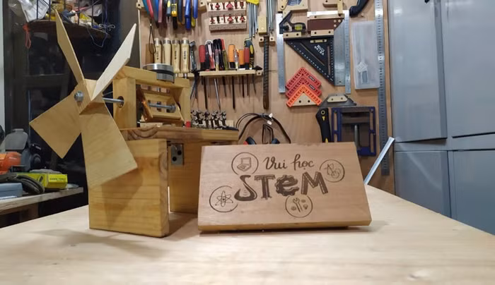 Xưởng maker tại nhà Dũng, nơi sinh hoạt của câu lạc bộ Vui học STEM. (Ảnh CTVCC)