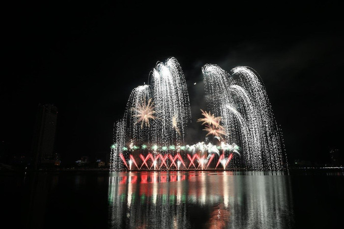 Màn pháo hoa của đội Bỉ Màn pháo hoa của đội Bỉ