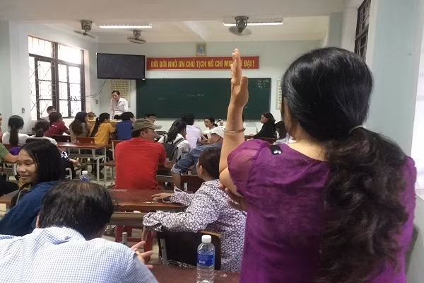 Sở Giáo dục và Đào tạo Quảng Bình họp khẩn. Ảnh: Vietnamnet.vn Sở Giáo dục và Đào tạo Quảng Bình họp khẩn. Ảnh: Vietnamnet.vn