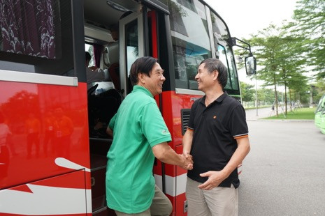 Tiến sĩ Lê Trường Tùng – Chủ tịch Đại học FPT nồng nhiệt tiếp đón đoàn làm việc Tiến sĩ Lê Trường Tùng – Chủ tịch Đại học FPT nồng nhiệt tiếp đón đoàn làm việc