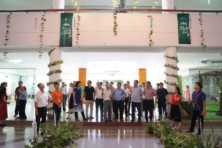 Đại diện các Trường Đại học, Cao đẳng ngoài công lập tham quan khu giảng đường Beta của trường. Đại diện các Trường Đại học, Cao đẳng ngoài công lập tham quan khu giảng đường Beta của trường.