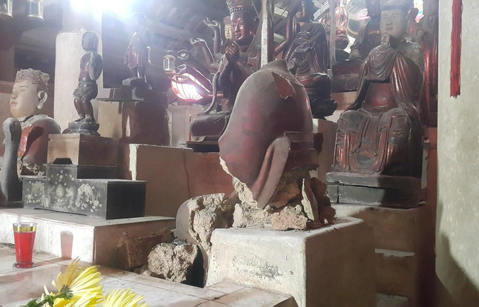 Hệ thống tượng quý làm bằng đất tại chùa Báo Ân, xã Đồng Quang, huyện Quốc Oai đang bị hủy hoại bởi thời tiết và thời gian. (Ảnh: Đinh Thuận/TTXVN) Hệ thống tượng quý làm bằng đất tại chùa Báo Ân, xã Đồng Quang, huyện Quốc Oai đang bị hủy hoại bởi thời tiết và thời gian. (Ảnh: Đinh Thuận/TTXVN)