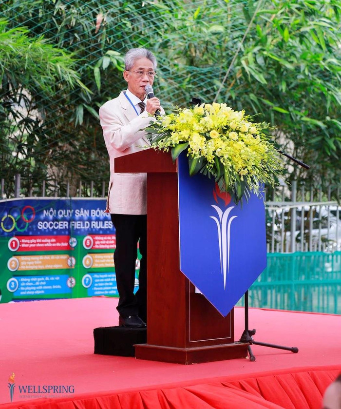 Tiến sĩ Nguyễn Bác Dụng - Tổng hiệu trưởng nhà trường phát biểu cảm ơn quý phụ huynh, quý thầy cô, tập đoàn SSG... Tiến sĩ Nguyễn Bác Dụng - Tổng hiệu trưởng nhà trường phát biểu cảm ơn quý phụ huynh, quý thầy cô, tập đoàn SSG...